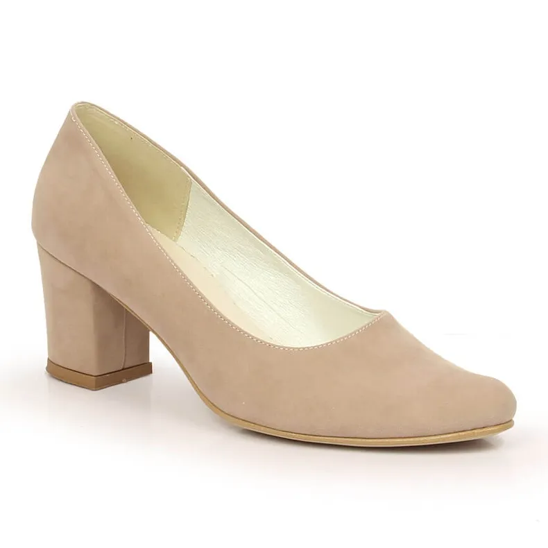Beige suède damespumps op de post Azali 1470